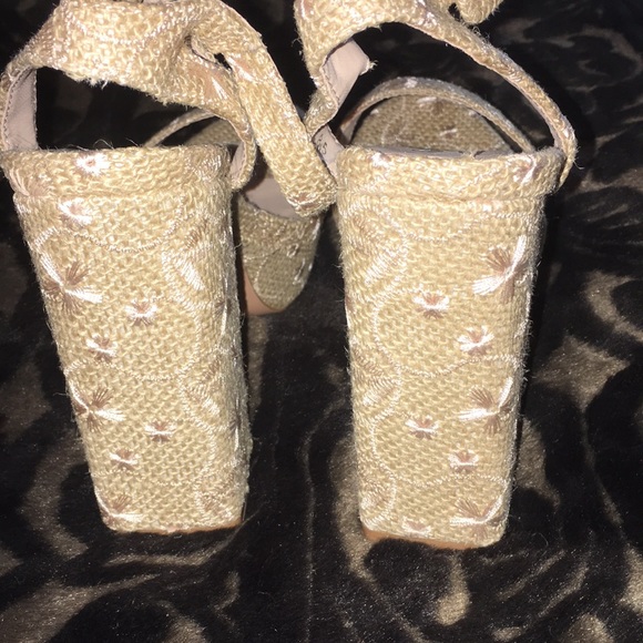 Platform High Heels - Picture 4 of 6